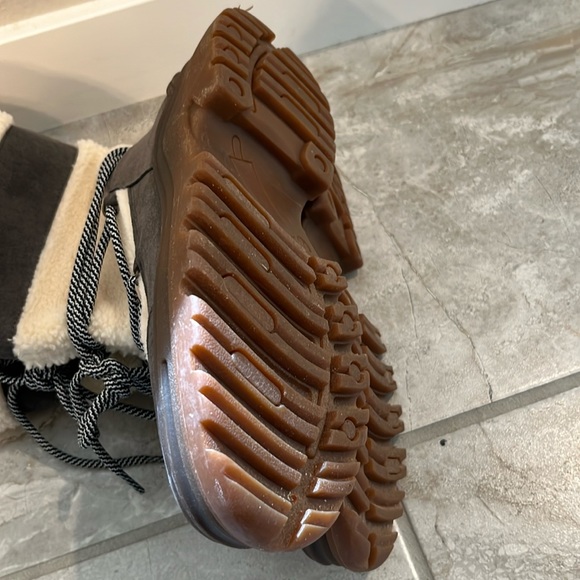 INC International - Picture 2 of 3